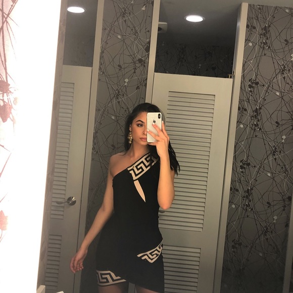 Elegant cocktail mini dress - Picture 2 of 3